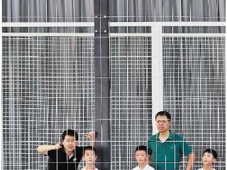 无人机也能“踢足球” 杭州首个训练基地来了