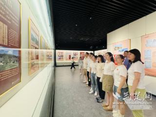 江汉区童趣幼儿园在红色教育中汲取奋进力量