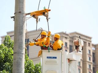 “上天入地”的“光明使者”——国网河南省电力公司战高温保供电掠影
