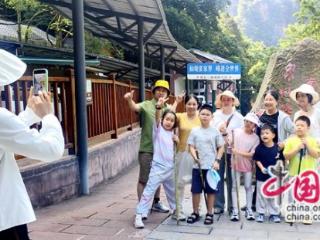 张家界武陵源亲子游升温：山水间解锁遛娃新体验