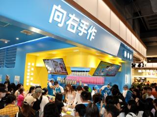 高人气CP空降南京，柠檬向右“一日店长”活动激起夏日暑期消费新热潮