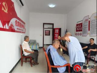 德州市宁津县柴胡店镇开展公益理发暖民心活动
