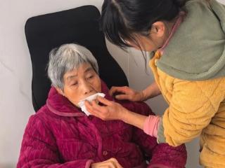 杨岐乡金鸡村何小清：十五载坚守，孝德芬芳满山乡