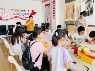 青岛灵珠山街道“青少年成长加油站”：缤纷活动点亮暑期，护航青少年健康成长