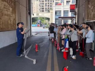 上饶市教育局、信州区教育体育局联合信州消防救援队大队开展“三类”机构消防技能实操培训