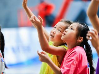 开启新一轮攀岩热潮：全国青少年攀岩公开赛（贵州贵阳站）举行