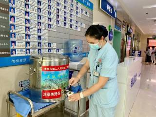 济南市眼科医院工会开展“夏日送清凉”活动