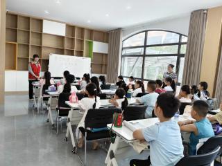 李营街道凤苑社区“七彩暑托班”开课啦