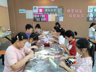 教师的故事⑥ | 指尖塑“新” 以心育“苗”