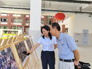 余热映初心！军山中学退休老党员回校献策赠书育新苗