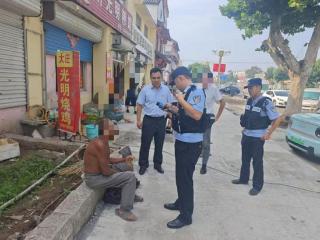 农行沂水高桥支行员工暖心救助流浪老人