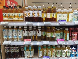 健康风潮席卷夏日饮品市场：无糖纯茶成年轻人“新宠”