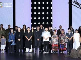 贵州“村T”年近八旬“姐妹花”亮相中国时尚大会：把苗绣打造成跨越地域与时间的“文化交响”