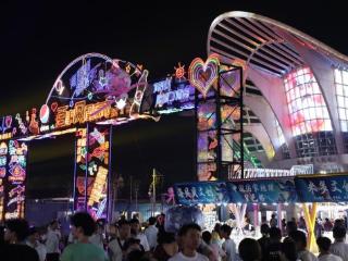 夜幕降临，烟火气渐浓——凤凰夜市正式开市！