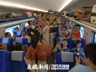 3.2万人齐聚中国凉都六盘水 铁路部门四趟“六马”专列跑出国际范