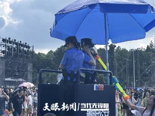 贵阳泼水节欢乐升级！民警、消防员成“重点攻击目标”