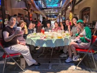 百年焕新上街里，一宴重温里院情 啤酒节老城会场里院家宴举行