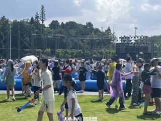 泼水狂欢解锁夏日童趣！贵阳泼水节让儿童乐享清凉时光