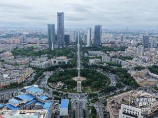 时隔22年，长春人民广场重新开放！长春苏联红军烈士纪念塔修缮完毕