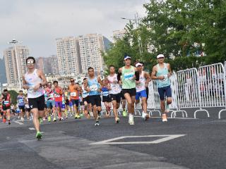 志愿者闪耀“六马”赛道