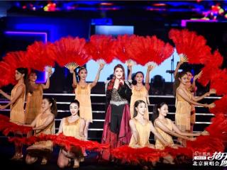 乌兰图雅长调悠扬 让“花开四季”成治愈系演唱会