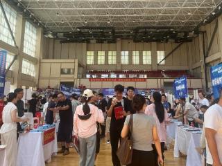2025年山东高考招生咨询会（专科高职场）在临沂四中开幕