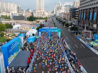 在夏日，跑进凉爽！2025六盘水马拉松掠影