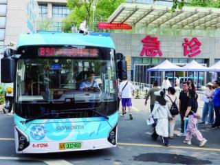 医院里，驶来了公交车