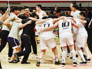 战鼓、人浪、大合唱 “浙BA”赛场玩出职业级“氛围感” 他们的呐喊与歌声，成了这个夏天最滚烫的记忆