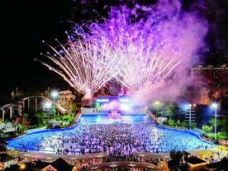 夏浪狂欢节 点燃夜经济