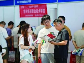 江苏高考志愿填报第二阶段咨询会举行