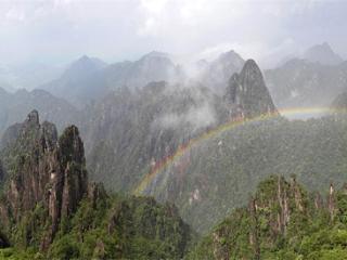 只有一个黄山：当彩虹邂逅黄山，美成这个样