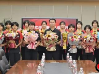 潍坊七中女排，全国冠军！