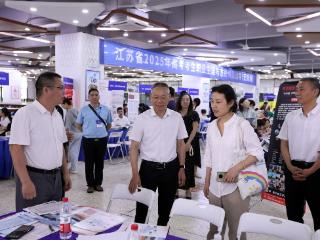 无锡承办江苏省2025年高考考生志愿填报指导第二阶段咨询会