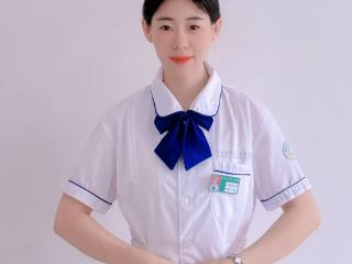 白衣双姝竞芳华，技能标兵展担当