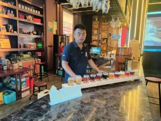 解锁金沙滩啤酒城里的夏日狂欢密码：精酿飘香赛事燃 彩灯璀璨映欢腾