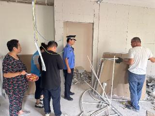 主卧铺设排水管道扰民 梁溪城管化解邻里矛盾