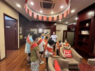 日照银行济南槐荫支行党支部开展“党建领航·金融暖心 ——新市民家庭共筑金融成长梦”主题活动