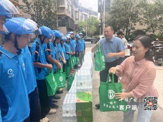 茅箭区总工会 ：“夏送清凉”暖人心 关爱职工到一线