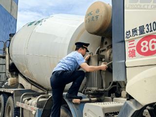 酷暑最美的风景：高温下的湖南环保人(图)