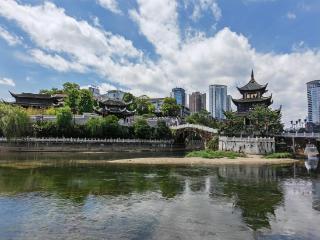 避暑季期间，贵阳甲秀楼、文昌阁等景点开放时间有调整