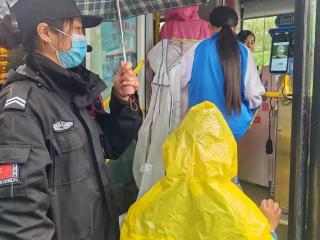 济宁公交广告传媒公司完成2025年第一学期助学公交护送工作