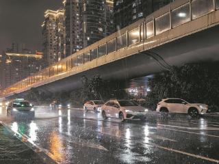 暴雨袭城厦门多预警齐发 今天仍有暴雨