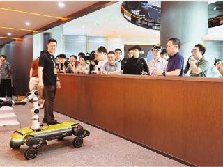 杭州钱塘区开了一家具身智能4S店 像买车一样买机器人