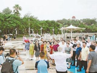 匈牙利合唱团鼓浪屿音乐快闪：歌声与酒香的跨洋邂逅