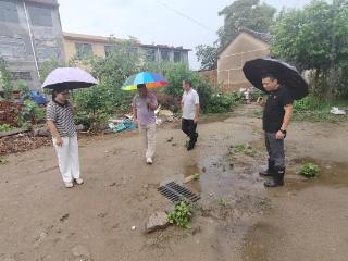 泰山区徐家楼街道积极应对雨天 全面开展防汛行动