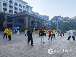 赤水：晨练打拳夜蹦迪 避暑还能“赚”稻香
