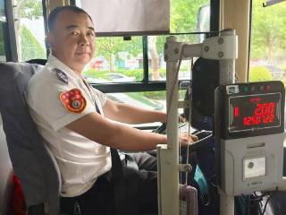 惊险！聊城公交司机和热心市民联手勇救落水老人