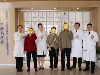 奶奶青光眼急发，陪诊的孙女意外终结了十余年斜眼看人的尴尬，爷爷也……