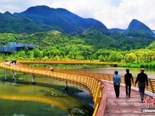 旅居银发族爱上“中国凉都”六盘水
